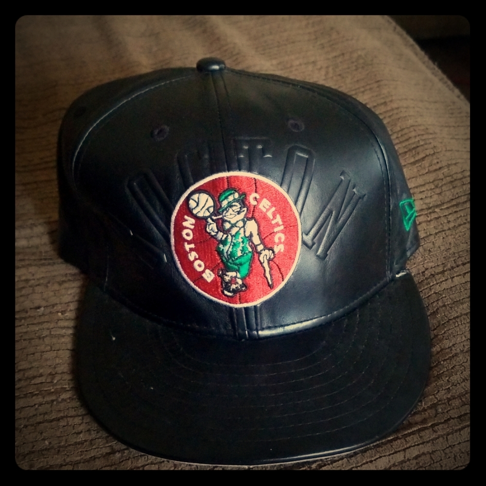 Leather Boston Celtics snap back